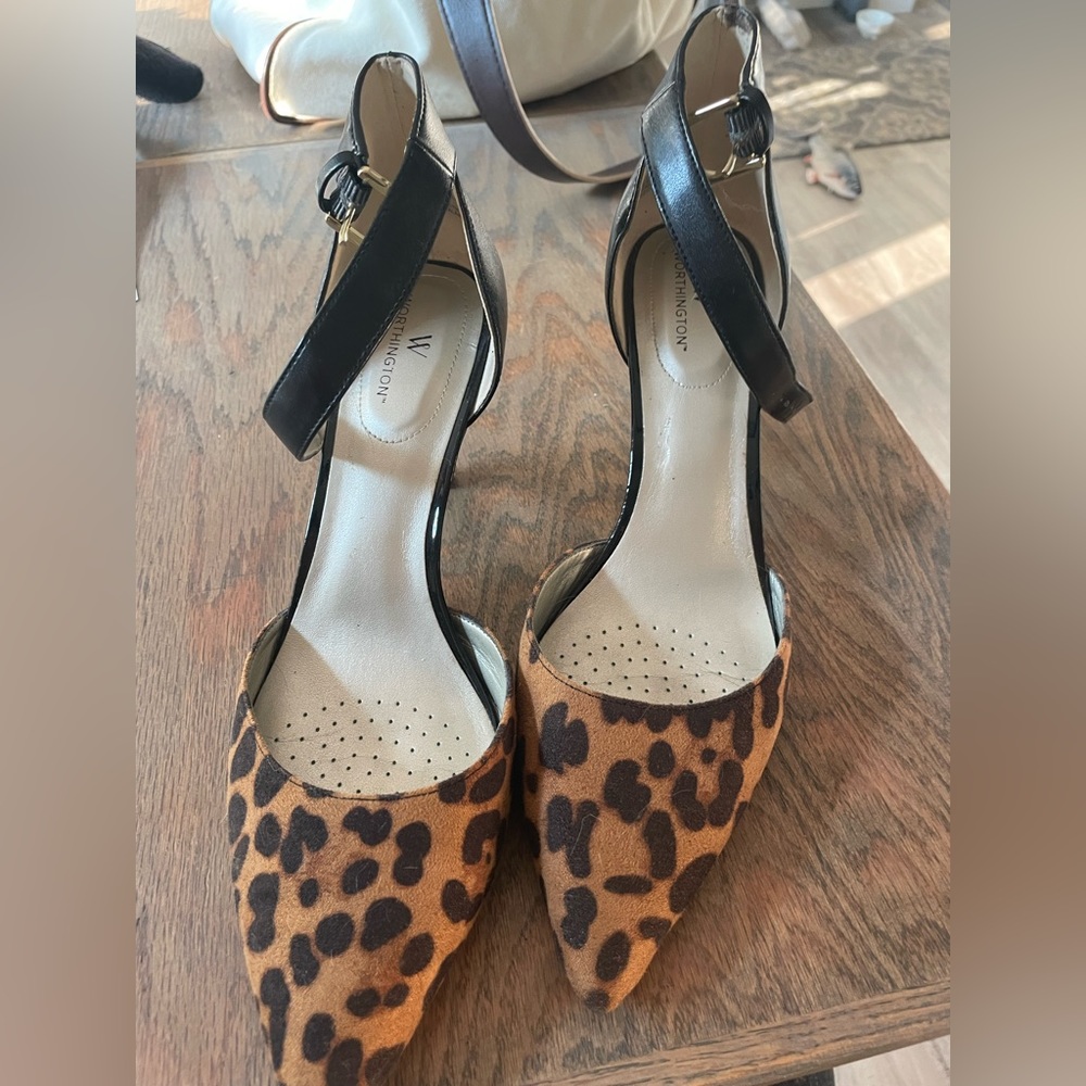 Beautiful heels. Leopard print. Sz. 8 1/2. Worn once.